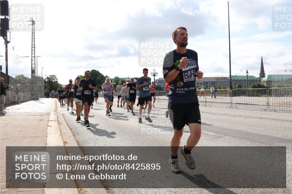 29.06.2025 - hella hamburg halbmarathon Lena Gebhardt http://msf.ph/oto/8425895 29.06.2025 09:52:35 Lombardsbrücke 15808, 15808, 10796, 14703, 18637, 5403, 7961, 1057, 1070, 1139, 1163, 1169, 1176, 1220, 1415, 1468, 1512, 1604, 1613, 1631, 1763, 1782, 2189, 2233, 3109, 3124, 3305, 3618, 3852, 4080, 4277, 4497, 4565, 4691, 4871, 4915, 4933, 5007, 5011, 5476, 5477, 5690, 6373, 6550, 6711, 7067, 7191, 7325, 7432, 7451, 7599, 7710, 7843, 7865, 7961, 8852, 9348, 9444, 9547, 10493, 10741, 10796, 11062, 11495, 11679, 11779, 11821, 12046, 12772, 13403, 13614, 13728, 14257 meine-sportfotos.de