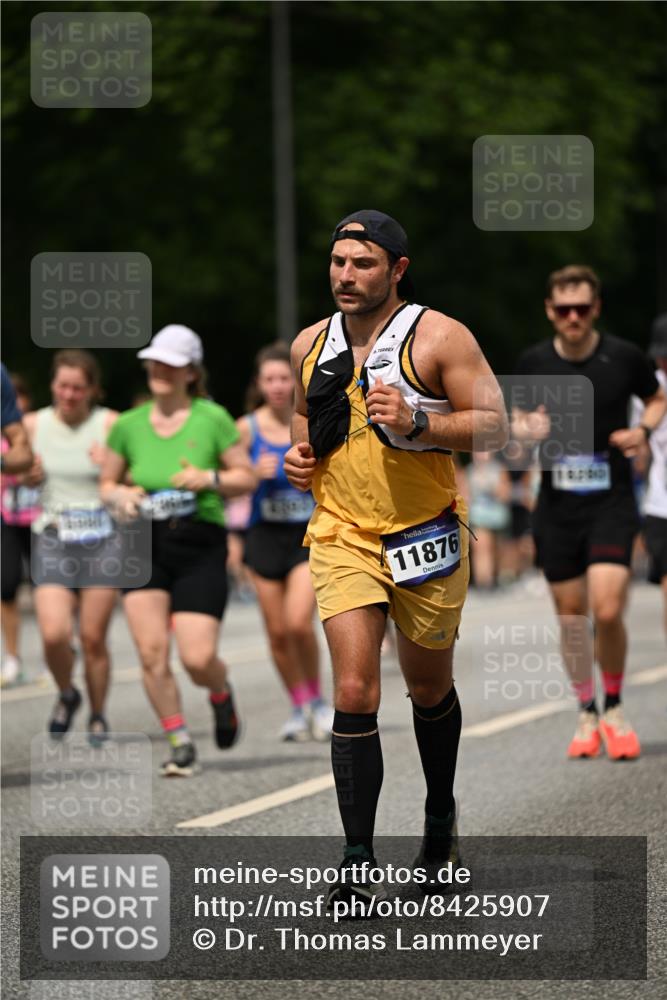 29.06.2025 - hella hamburg halbmarathon Dr. Thomas Lammeyer http://msf.ph/oto/8425907 29.06.2025 10:50:13 Kennedybrücke 1060, 1085, 1421, 1426, 1465, 1854, 2217, 2657, 2664, 2846, 2954, 2965, 3357, 3377, 3879, 4099, 4102, 4119, 4820, 5108, 5703, 5914, 6393, 6763, 6788, 6980, 7530, 7983, 8272, 8594, 11119, 11332, 11393 meine-sportfotos.de