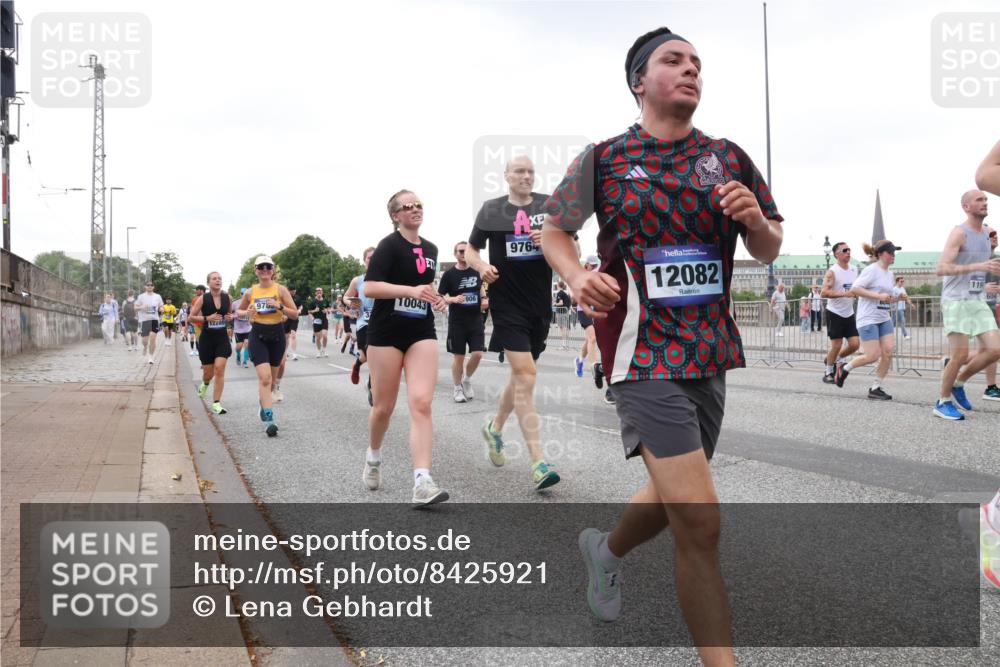 29.06.2025 - hella hamburg halbmarathon Lena Gebhardt http://msf.ph/oto/8425921 29.06.2025 10:53:36 Lombardsbrücke 12280, 10043, 9764, 12082, 119, 604, 1340, 1687, 1709, 1753, 1900, 1906, 1984, 2065, 2079, 2409, 2429, 3055, 3226, 4195, 4595, 4626, 4801, 5428, 5430, 5562, 5815, 5856, 5857, 6039, 6041, 6044, 6273, 6306, 6913, 6996, 7039, 7068, 7483, 7537, 7611, 7614, 7876, 7890, 8189, 8212, 8414, 8515, 8906, 9077, 9456, 9531, 9572, 9685, 9764, 9771, 9785, 10043, 10175, 10490, 12193, 12219, 12700, 13916, 13917, 14038 meine-sportfotos.de