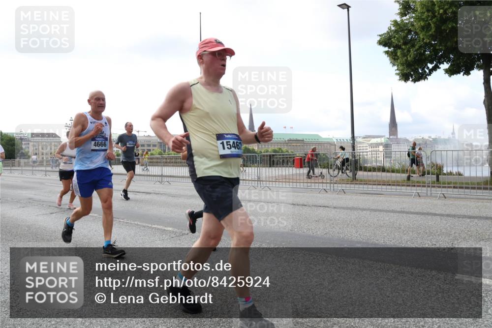 29.06.2025 - hella hamburg halbmarathon Lena Gebhardt http://msf.ph/oto/8425924 29.06.2025 10:06:30 Lombardsbrücke 4666, 18042, 15462, 1245, 1766, 3062, 4542, 4666, 4868, 5431, 5807, 5951, 6314, 6664, 7138, 8290, 8316, 9361, 9560, 10214, 10297, 10736, 10781, 10886, 12371, 13042, 13054, 13475, 13481, 13863, 14369, 14607, 14987, 15113, 15145, 15229, 15377, 15462, 15537, 15772, 15858, 16692, 16933, 17059, 17239, 17746, 18042, 18381, 18575, 18577, 18652, 18768, 18828, 18910, 18913, 18966 meine-sportfotos.de