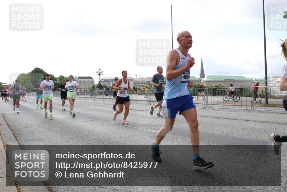 29.06.2025 - hella hamburg halbmarathon Lena Gebhardt http://msf.ph/oto/8425977 29.06.2025 10:06:31 Lombardsbrücke 18577, 18910, 18575, 18042, 0, 4666, 1245, 1766, 4542, 4666, 4868, 5431, 5807, 5951, 6314, 6664, 7138, 8290, 8316, 9361, 9560, 10214, 10297, 10736, 10781, 10886, 12371, 13054, 13475, 13481, 13863, 14369, 14607, 14987, 15113, 15145, 15229, 15377, 15462, 15537, 15772, 15858, 16692, 16933, 17059, 17239, 17746, 18042, 18381, 18575, 18577, 18652, 18768, 18828, 18910, 18913, 18966 meine-sportfotos.de