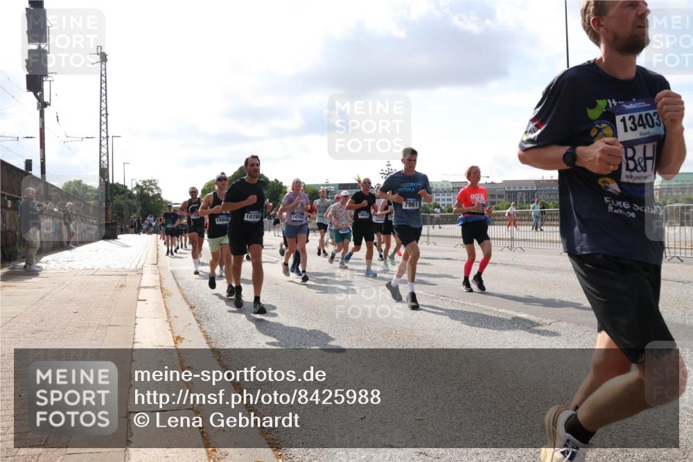 29.06.2025 - hella hamburg halbmarathon Lena Gebhardt http://msf.ph/oto/8425988 29.06.2025 09:52:35 Lombardsbrücke 13403, 7961, 18637, 10796, 14703, 1237212, 15808, 1057, 1070, 1139, 1163, 1169, 1176, 1220, 1415, 1468, 1512, 1604, 1613, 1631, 1763, 1782, 2189, 2233, 3109, 3124, 3305, 3618, 3852, 4080, 4277, 4497, 4565, 4691, 4871, 4915, 4933, 5007, 5011, 5476, 5477, 5690, 6373, 6550, 6711, 7067, 7191, 7325, 7432, 7451, 7599, 7710, 7843, 7865, 7961, 8852, 9348, 9444, 9547, 10493, 10741, 10796, 11062, 11495, 11679, 11779, 11821, 12046, 12772, 13403, 13614, 13728, 14257 meine-sportfotos.de
