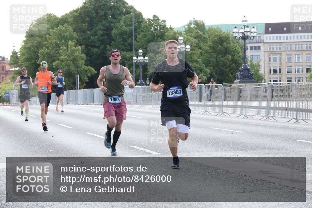 29.06.2025 - hella hamburg halbmarathon Lena Gebhardt http://msf.ph/oto/8426000 29.06.2025 09:43:53 Lombardsbrücke 13606, 10222, 1122, 1953, 13383, 1122, 1953, 2075, 2180, 2203, 2483, 3189, 3379, 5308, 7231, 7380, 8318, 8376, 9047, 9804, 10222, 10351, 11150, 13383, 13606, 13941, 15023, 15136, 17040, 17893, 18763, 18832 meine-sportfotos.de