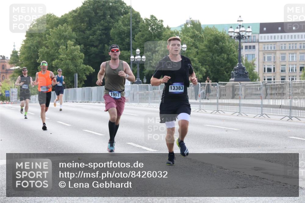 29.06.2025 - hella hamburg halbmarathon Lena Gebhardt http://msf.ph/oto/8426032 29.06.2025 09:43:53 Lombardsbrücke 13606, 10222, 1122, 1953, 13383, 1122, 1953, 2075, 2180, 2203, 2483, 3189, 3379, 5308, 7231, 7380, 8318, 8376, 9047, 9804, 10222, 10351, 11150, 13383, 13606, 13941, 15023, 15136, 17040, 17893, 18763, 18832 meine-sportfotos.de