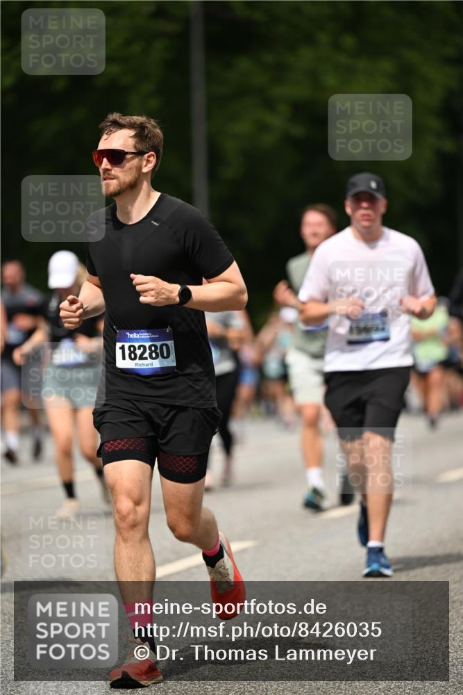 29.06.2025 - hella hamburg halbmarathon Dr. Thomas Lammeyer http://msf.ph/oto/8426035 29.06.2025 10:50:16 Kennedybrücke 1060, 1085, 1421, 1426, 1465, 1854, 2217, 2657, 2664, 2954, 2965, 3357, 3377, 3879, 4099, 4102, 4119, 4223, 4224, 4820, 5108, 5703, 5914, 6393, 6763, 6788, 6980, 7303, 7530, 7983, 8272, 8594, 10812, 11119, 11332, 11393 meine-sportfotos.de