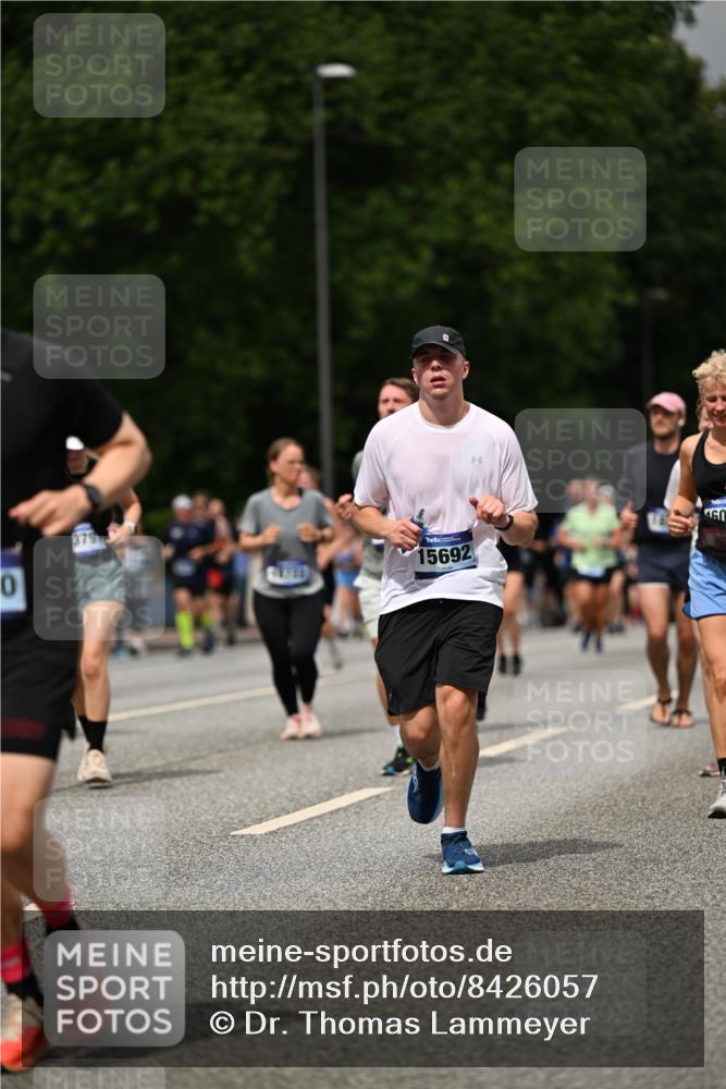 29.06.2025 - hella hamburg halbmarathon Dr. Thomas Lammeyer http://msf.ph/oto/8426057 29.06.2025 10:50:16 Kennedybrücke 1060, 1085, 1421, 1426, 1465, 1854, 2217, 2657, 2664, 2954, 2965, 3357, 3377, 3879, 4099, 4102, 4119, 4223, 4224, 4820, 5108, 5703, 5914, 6393, 6763, 6788, 6980, 7303, 7530, 7983, 8272, 8594, 10812, 11119, 11332, 11393 meine-sportfotos.de