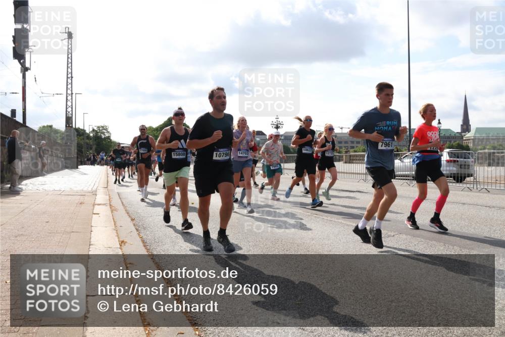 29.06.2025 - hella hamburg halbmarathon Lena Gebhardt http://msf.ph/oto/8426059 29.06.2025 09:52:36 Lombardsbrücke 15808, 10796, 14703, 7865, 7961, 18637, 27, 12723, 1057, 1070, 1139, 1163, 1169, 1176, 1220, 1415, 1468, 1512, 1604, 1613, 1631, 1782, 2189, 2233, 3109, 3124, 3305, 3618, 3852, 4080, 4277, 4497, 4565, 4691, 4871, 4915, 4933, 5007, 5011, 5476, 5477, 6373, 6550, 6711, 7067, 7191, 7325, 7432, 7451, 7599, 7710, 7843, 7865, 7961, 8852, 9348, 9444, 9547, 10493, 10741, 10796, 11062, 11495, 11679, 11779, 11821, 12046, 12772, 13403, 13614, 13728, 14257 meine-sportfotos.de
