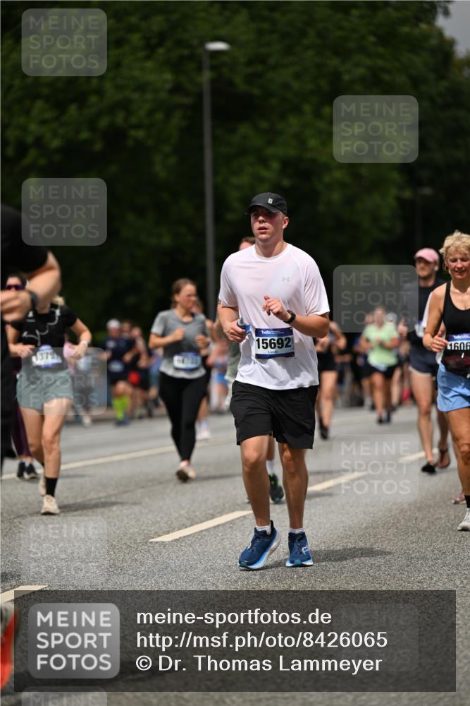 29.06.2025 - hella hamburg halbmarathon Dr. Thomas Lammeyer http://msf.ph/oto/8426065 29.06.2025 10:50:17 Kennedybrücke 1060, 1085, 1421, 1426, 1465, 1854, 2217, 2657, 2664, 2954, 2965, 3357, 3377, 4099, 4102, 4119, 4223, 4224, 4820, 5108, 5703, 5914, 6393, 6763, 6788, 6980, 7303, 7530, 7983, 8594, 10812, 11119, 11332, 11393 meine-sportfotos.de