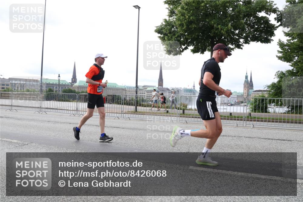 29.06.2025 - hella hamburg halbmarathon Lena Gebhardt http://msf.ph/oto/8426068 29.06.2025 10:28:55 Lombardsbrücke 6418, 1518, 1557, 1869, 2688, 3717, 4161, 4362, 4700, 4834, 4982, 5167, 5249, 5250, 5718, 5903, 5939, 6102, 6345, 6418, 7169, 7980, 8048, 8560, 9642, 9716, 9855, 10068, 10198, 10434, 12099, 12404, 12442, 13090, 14205, 15143, 15256, 15452, 15453, 15952, 15955, 16125, 16643, 18293 meine-sportfotos.de