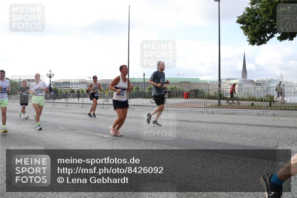 29.06.2025 - hella hamburg halbmarathon Lena Gebhardt http://msf.ph/oto/8426092 29.06.2025 10:06:32 Lombardsbrücke 18577, 18910, 18575, 18042, 1245, 1766, 4542, 4666, 4868, 5431, 5807, 5951, 6314, 6664, 7138, 8290, 8316, 9361, 9560, 10214, 10297, 10736, 10781, 10886, 12371, 13054, 13475, 13481, 13863, 14369, 14607, 15113, 15145, 15229, 15377, 15462, 15537, 15772, 15858, 16692, 16933, 17059, 17239, 17746, 18042, 18381, 18575, 18577, 18652, 18828, 18910, 18913, 18966 meine-sportfotos.de