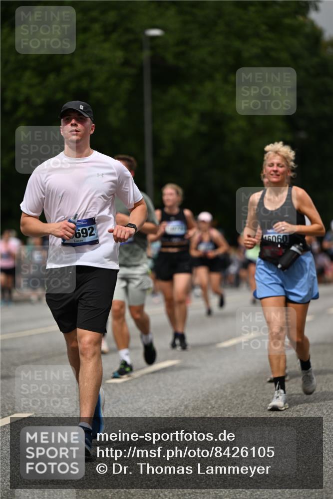 29.06.2025 - hella hamburg halbmarathon Dr. Thomas Lammeyer http://msf.ph/oto/8426105 29.06.2025 10:50:18 Kennedybrücke 1060, 1085, 1421, 1426, 1465, 1854, 2217, 2657, 2664, 2954, 2965, 3357, 3377, 4099, 4102, 4119, 4223, 4224, 4820, 5108, 5703, 5914, 6393, 6763, 6788, 6980, 7303, 7530, 7983, 10812, 11119, 11332, 11393 meine-sportfotos.de