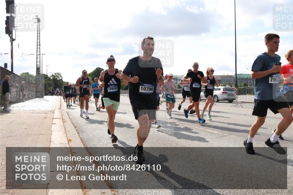 29.06.2025 - hella hamburg halbmarathon Lena Gebhardt http://msf.ph/oto/8426110 29.06.2025 09:52:36 Lombardsbrücke 15808, 10796, 7865, 18637, 1237, 12723, 7961, 1057, 1070, 1139, 1163, 1169, 1176, 1220, 1415, 1468, 1512, 1604, 1613, 1631, 1782, 2189, 2233, 3109, 3124, 3305, 3618, 3852, 4080, 4277, 4497, 4565, 4691, 4871, 4915, 4933, 5007, 5011, 5476, 5477, 6373, 6550, 6711, 7067, 7191, 7325, 7432, 7451, 7599, 7710, 7843, 7865, 7961, 8852, 9348, 9444, 9547, 10493, 10741, 10796, 11062, 11495, 11679, 11779, 11821, 12046, 12772, 13403, 13614, 13728, 14257 meine-sportfotos.de