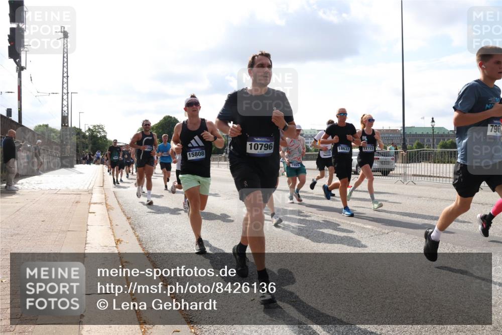 29.06.2025 - hella hamburg halbmarathon Lena Gebhardt http://msf.ph/oto/8426136 29.06.2025 09:52:36 Lombardsbrücke 15808, 10796, 7865, 12372, 18637, 12723, 796, 1057, 1070, 1139, 1163, 1169, 1176, 1220, 1415, 1468, 1512, 1604, 1613, 1631, 1782, 2189, 2233, 3109, 3124, 3305, 3618, 3852, 4080, 4277, 4497, 4565, 4691, 4871, 4915, 4933, 5007, 5011, 5476, 5477, 6373, 6550, 6711, 7067, 7191, 7325, 7432, 7451, 7599, 7710, 7843, 7865, 7961, 8852, 9348, 9444, 9547, 10493, 10741, 10796, 11062, 11495, 11679, 11779, 11821, 12046, 12772, 13403, 13614, 13728, 14257 meine-sportfotos.de