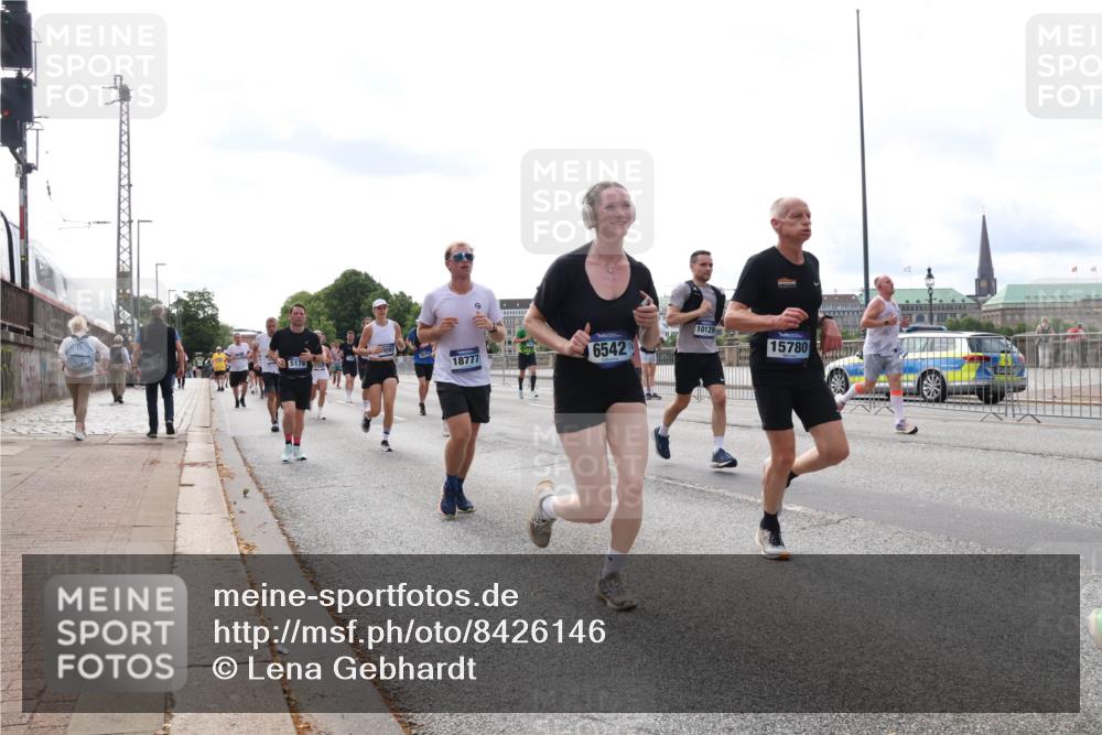 29.06.2025 - hella hamburg halbmarathon Lena Gebhardt http://msf.ph/oto/8426146 29.06.2025 10:19:22 Lombardsbrücke 5178, 18777, 6542, 10129, 15780, 1145, 1332, 1534, 1708, 1718, 1755, 2017, 2096, 2311, 2441, 2589, 2795, 2802, 2812, 2895, 2993, 2995, 3026, 3105, 3118, 3446, 3631, 3678, 4108, 4110, 4718, 4722, 4845, 4979, 5034, 5035, 5080, 5098, 5123, 5178, 5323, 5429, 5449, 5849, 6194, 6249, 6413, 6444, 6477, 6482, 6542, 6736, 6939, 7143, 7252, 8537, 8575, 8761, 8778, 8780, 9252, 9270, 9272, 9652, 9756, 9757, 9856, 10037, 10039, 10124, 10129, 10540, 10816 meine-sportfotos.de