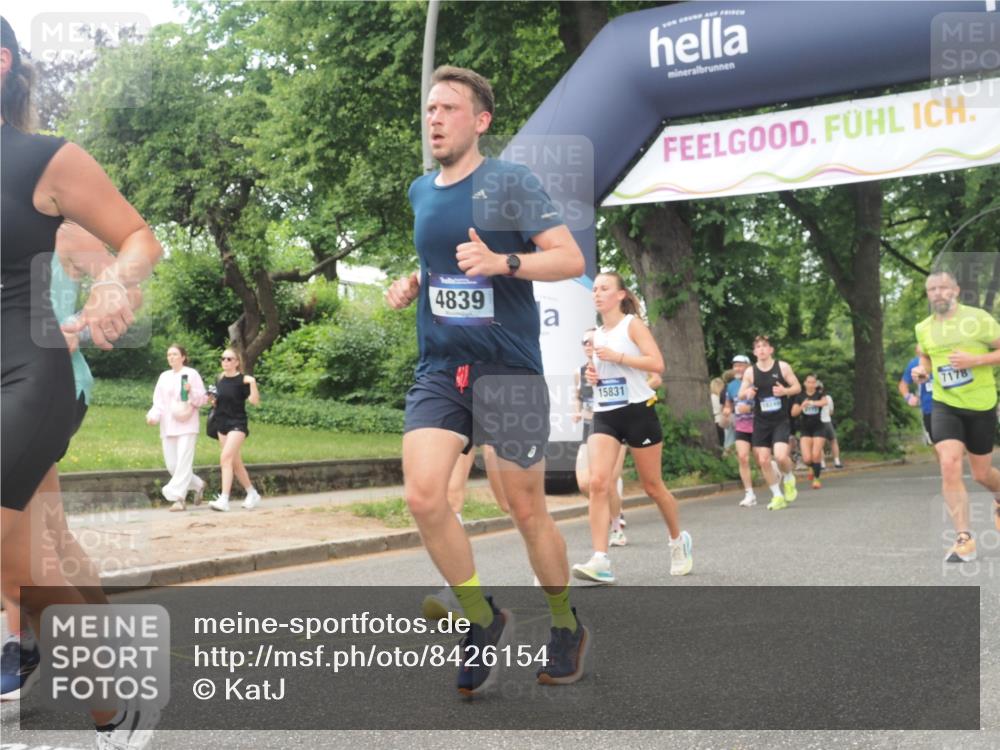 29.06.2025 - hella hamburg halbmarathon KatJ http://msf.ph/oto/8426154 29.06.2025 10:39:33 Zwischen KM18-KM19 2364, 2396, 4814, 4839, 5032, 5482, 6562, 6657, 7178, 7724, 7732, 8172, 8661, 8710, 8720 meine-sportfotos.de