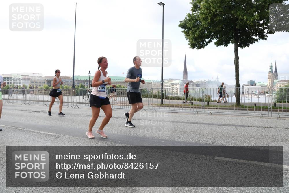 29.06.2025 - hella hamburg halbmarathon Lena Gebhardt http://msf.ph/oto/8426157 29.06.2025 10:06:32 Lombardsbrücke 1245, 19342, 1245, 1766, 4542, 4666, 4868, 5431, 5807, 5951, 6314, 6664, 7138, 8290, 8316, 9361, 9560, 10214, 10297, 10736, 10781, 10886, 12371, 13054, 13475, 13481, 13863, 14369, 14607, 15113, 15145, 15229, 15377, 15462, 15537, 15772, 15858, 16692, 16933, 17059, 17239, 17746, 18042, 18381, 18575, 18577, 18652, 18828, 18910, 18913, 18966 meine-sportfotos.de