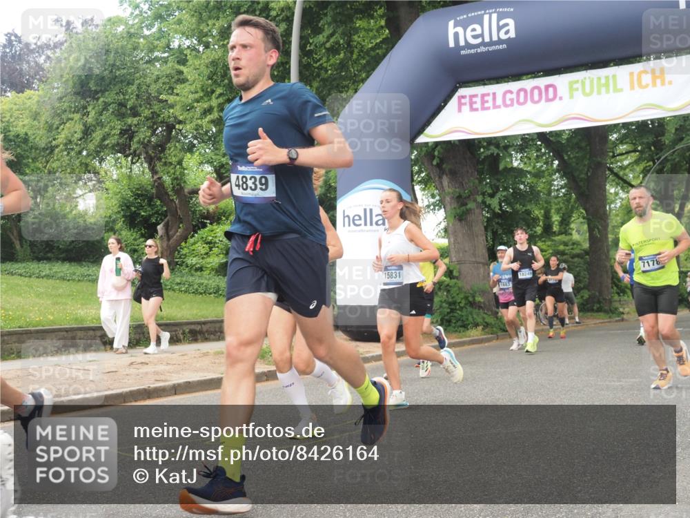 29.06.2025 - hella hamburg halbmarathon KatJ http://msf.ph/oto/8426164 29.06.2025 10:39:33 Zwischen KM18-KM19 2364, 2396, 4814, 4839, 5032, 5482, 6562, 6657, 7178, 7724, 7732, 8172, 8661, 8710, 8720 meine-sportfotos.de