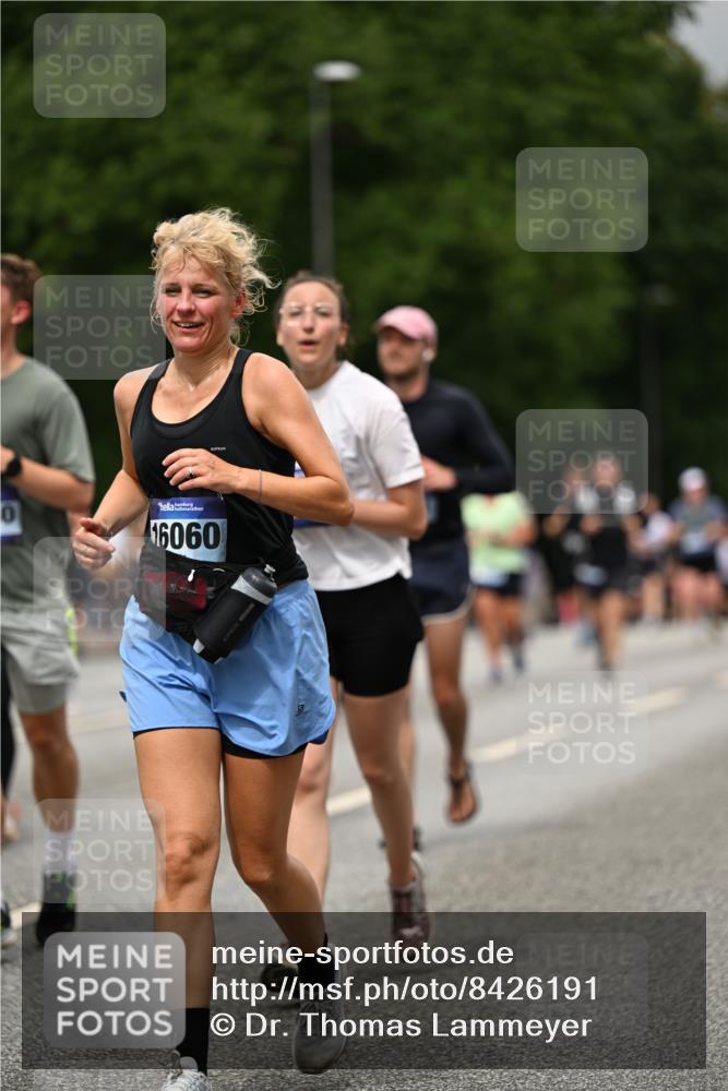 29.06.2025 - hella hamburg halbmarathon Dr. Thomas Lammeyer http://msf.ph/oto/8426191 29.06.2025 10:50:20 Kennedybrücke 1060, 1085, 1421, 1426, 1465, 1854, 2008, 2217, 2657, 2664, 2965, 3357, 3377, 4099, 4102, 4119, 4223, 4224, 4820, 5044, 5703, 5914, 6393, 6763, 6788, 6980, 7303, 7530, 7983, 10812, 11119, 11332, 11393 meine-sportfotos.de