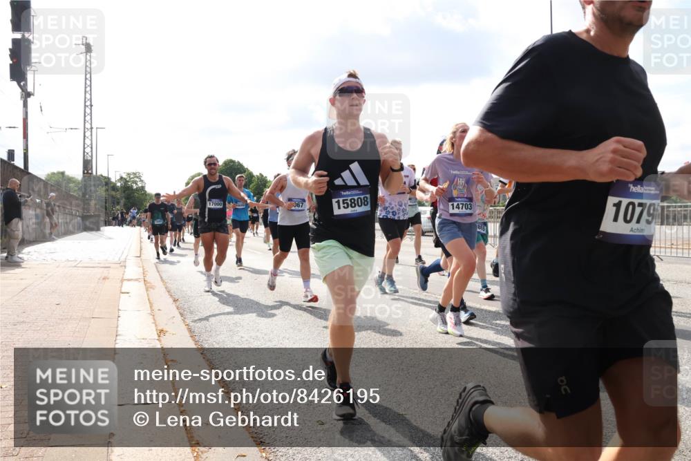 29.06.2025 - hella hamburg halbmarathon Lena Gebhardt http://msf.ph/oto/8426195 29.06.2025 09:52:37 Lombardsbrücke 17000, 10099, 067, 15808, 15301, 14703, 865, 1079, 1057, 1070, 1139, 1163, 1169, 1176, 1220, 1415, 1468, 1512, 1604, 1613, 1631, 1782, 2189, 2233, 3098, 3109, 3124, 3305, 3618, 3852, 4080, 4277, 4497, 4565, 4691, 4871, 4915, 4933, 5007, 5011, 5476, 5477, 5682, 6373, 6550, 6711, 7067, 7191, 7325, 7432, 7451, 7599, 7843, 7865, 7961, 8467, 8852, 9348, 9444, 9547, 10493, 10741, 10796, 11062, 11495, 11679, 11779, 11821, 12046, 12772, 13403, 13614, 13728, 14257 meine-sportfotos.de