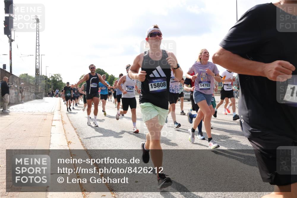 29.06.2025 - hella hamburg halbmarathon Lena Gebhardt http://msf.ph/oto/8426212 29.06.2025 09:52:37 Lombardsbrücke 17000, 10099, 7067, 15808, 18, 14703, 12372, 1, 1057, 1070, 1139, 1163, 1169, 1176, 1220, 1415, 1468, 1512, 1604, 1613, 1631, 1782, 2189, 2233, 3098, 3109, 3124, 3305, 3618, 3852, 4080, 4277, 4497, 4565, 4691, 4871, 4915, 4933, 5007, 5011, 5476, 5477, 5682, 6373, 6550, 6711, 7067, 7191, 7325, 7432, 7451, 7599, 7843, 7865, 7961, 8467, 8852, 9348, 9444, 9547, 10493, 10741, 10796, 11062, 11495, 11679, 11779, 11821, 12046, 12772, 13403, 13614, 13728, 14257 meine-sportfotos.de