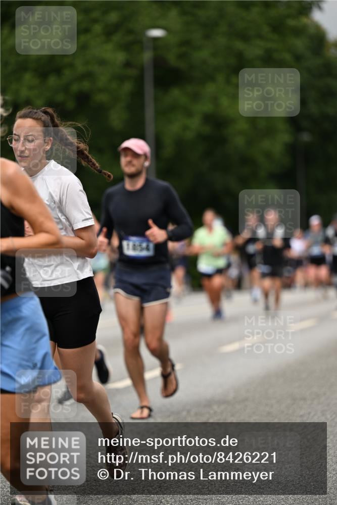 29.06.2025 - hella hamburg halbmarathon Dr. Thomas Lammeyer http://msf.ph/oto/8426221 29.06.2025 10:50:21 Kennedybrücke 1060, 1085, 1421, 1426, 1465, 1854, 1983, 2008, 2217, 2657, 2664, 2965, 3357, 3377, 4099, 4102, 4119, 4223, 4224, 5044, 5703, 5914, 6393, 6763, 6788, 6980, 7303, 7530, 7983, 10812, 11119, 11393 meine-sportfotos.de