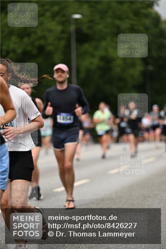29.06.2025 - hella hamburg halbmarathon Dr. Thomas Lammeyer http://msf.ph/oto/8426227 29.06.2025 10:50:21 Kennedybrücke 1060, 1085, 1421, 1426, 1465, 1854, 1983, 2008, 2217, 2657, 2664, 2965, 3357, 3377, 4099, 4102, 4119, 4223, 4224, 5044, 5703, 5914, 6393, 6763, 6788, 6980, 7303, 7530, 7983, 10812, 11119, 11393 meine-sportfotos.de