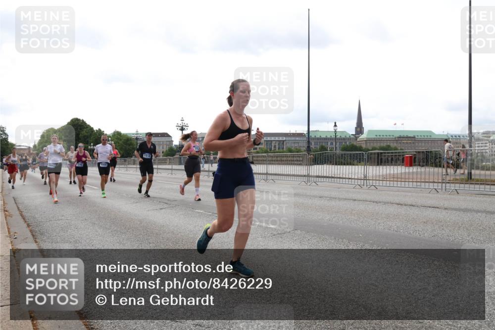 29.06.2025 - hella hamburg halbmarathon Lena Gebhardt http://msf.ph/oto/8426229 29.06.2025 10:28:57 Lombardsbrücke 5249, 5250, 1518, 1518, 1557, 1869, 2688, 3717, 4161, 4362, 4700, 4834, 4982, 5167, 5249, 5250, 5718, 5903, 5939, 6102, 6345, 6418, 7169, 7449, 7980, 8048, 8560, 9642, 9716, 9855, 10068, 10198, 10434, 12099, 12404, 12442, 13090, 14205, 15143, 15256, 15452, 15453, 15952, 15955, 16125, 16643, 16673, 18293 meine-sportfotos.de