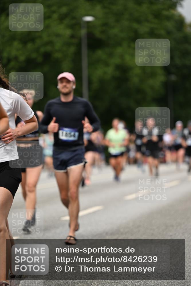 29.06.2025 - hella hamburg halbmarathon Dr. Thomas Lammeyer http://msf.ph/oto/8426239 29.06.2025 10:50:21 Kennedybrücke 1060, 1085, 1421, 1426, 1465, 1854, 1983, 2008, 2217, 2657, 2664, 2965, 3357, 3377, 4099, 4102, 4119, 4223, 4224, 5044, 5703, 5914, 6393, 6763, 6788, 6980, 7303, 7530, 7983, 10812, 11119, 11393 meine-sportfotos.de
