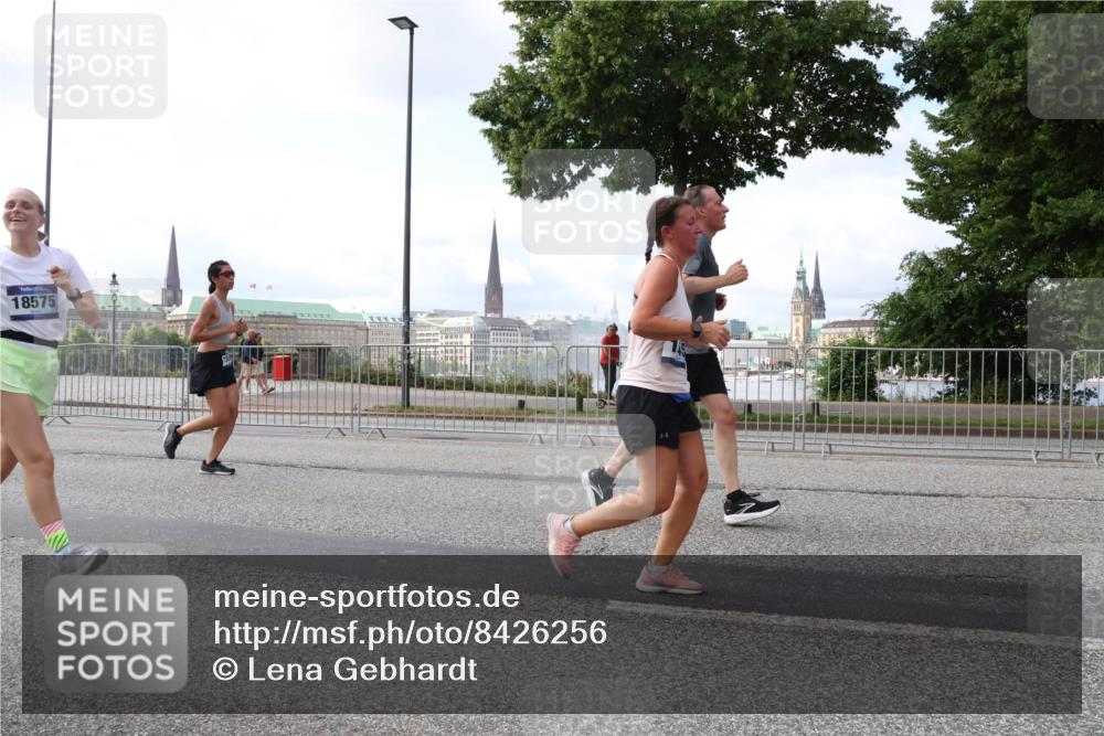 29.06.2025 - hella hamburg halbmarathon Lena Gebhardt http://msf.ph/oto/8426256 29.06.2025 10:06:33 Lombardsbrücke 18575, 1245, 1766, 1993, 4542, 4666, 4868, 5431, 5807, 5951, 6314, 6664, 7138, 8290, 8960, 9361, 9560, 10214, 10297, 10736, 10781, 10886, 12371, 13054, 13475, 13481, 13863, 14369, 14607, 15113, 15145, 15229, 15377, 15462, 15537, 15858, 16692, 16933, 17059, 17174, 17239, 17746, 18042, 18381, 18575, 18577, 18652, 18828, 18910, 18913, 18966 meine-sportfotos.de