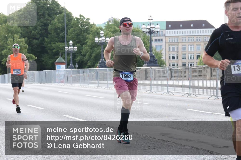29.06.2025 - hella hamburg halbmarathon Lena Gebhardt http://msf.ph/oto/8426260 29.06.2025 09:43:54 Lombardsbrücke 10222, 1953, 133, 1122, 1953, 2075, 2180, 2203, 2483, 3189, 3379, 5308, 7231, 7380, 8318, 8376, 9047, 9804, 10222, 10351, 11150, 13383, 13606, 13941, 15023, 15136, 17040, 17893, 18763, 18832 meine-sportfotos.de