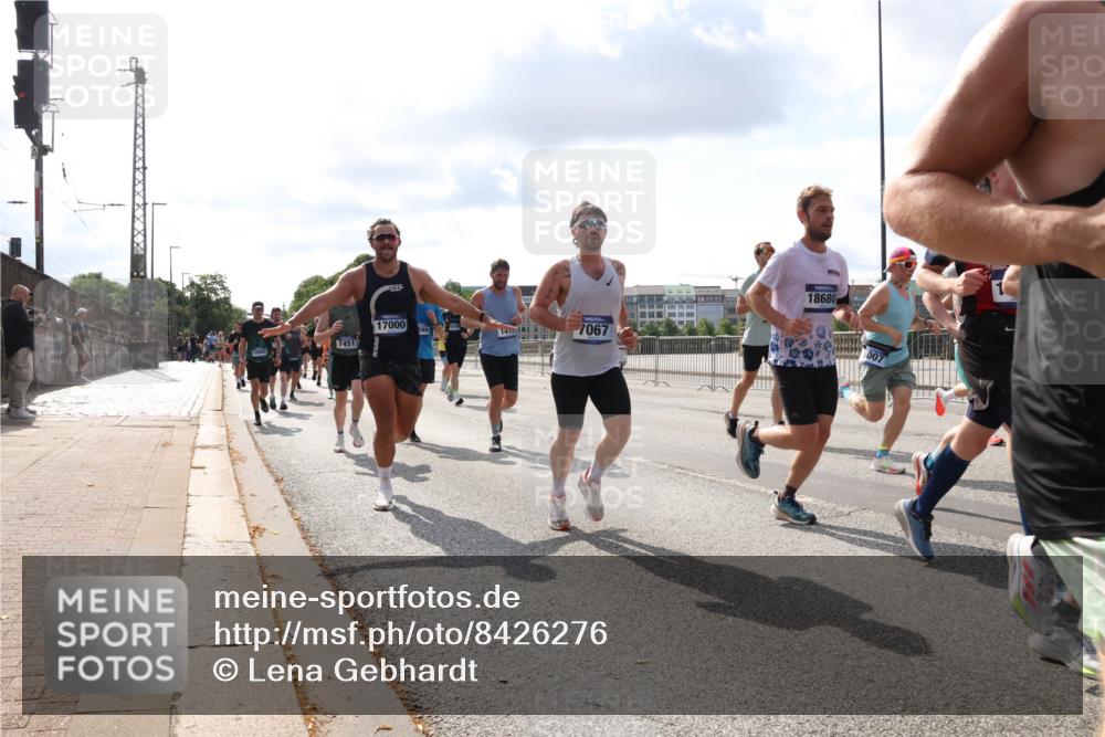 29.06.2025 - hella hamburg halbmarathon Lena Gebhardt http://msf.ph/oto/8426276 29.06.2025 09:52:37 Lombardsbrücke 17000, 099, 1419, 7067, 7451, 18680, 5007, 1057, 1070, 1139, 1163, 1169, 1176, 1220, 1415, 1468, 1512, 1604, 1613, 1631, 1782, 2189, 2233, 3098, 3109, 3124, 3305, 3618, 3852, 4080, 4277, 4497, 4565, 4691, 4871, 4915, 4933, 5007, 5011, 5476, 5477, 5682, 6373, 6550, 6711, 7067, 7191, 7325, 7432, 7451, 7599, 7843, 7865, 7961, 8467, 8852, 9348, 9444, 9547, 10493, 10741, 10796, 11062, 11495, 11679, 11779, 11821, 12046, 12772, 13403, 13614, 13728, 14257 meine-sportfotos.de