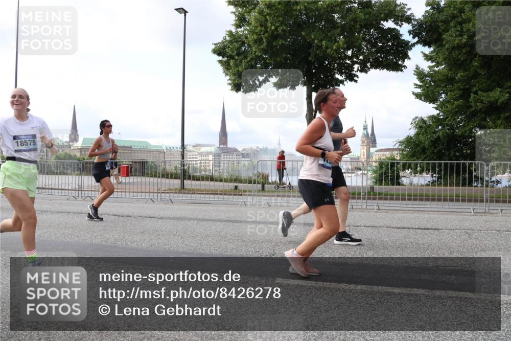 29.06.2025 - hella hamburg halbmarathon Lena Gebhardt http://msf.ph/oto/8426278 29.06.2025 10:06:33 Lombardsbrücke 18575, 1245, 1766, 1993, 4542, 4666, 4868, 5431, 5807, 5951, 6314, 6664, 7138, 8290, 8960, 9361, 9560, 10214, 10297, 10736, 10781, 10886, 12371, 13054, 13475, 13481, 13863, 14369, 14607, 15113, 15145, 15229, 15377, 15462, 15537, 15858, 16692, 16933, 17059, 17174, 17239, 17746, 18042, 18381, 18575, 18577, 18652, 18828, 18910, 18913, 18966 meine-sportfotos.de