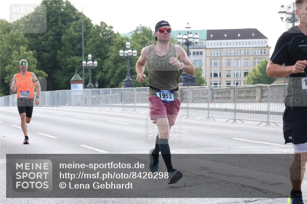 29.06.2025 - hella hamburg halbmarathon Lena Gebhardt http://msf.ph/oto/8426298 29.06.2025 09:43:55 Lombardsbrücke 10222, 1953, 1, 1122, 1953, 2075, 2180, 2203, 2483, 3189, 3379, 5308, 7231, 7380, 8318, 8376, 9047, 9804, 10222, 10351, 10655, 11150, 13383, 13606, 13941, 15023, 15136, 17040, 17893, 18763, 18832 meine-sportfotos.de