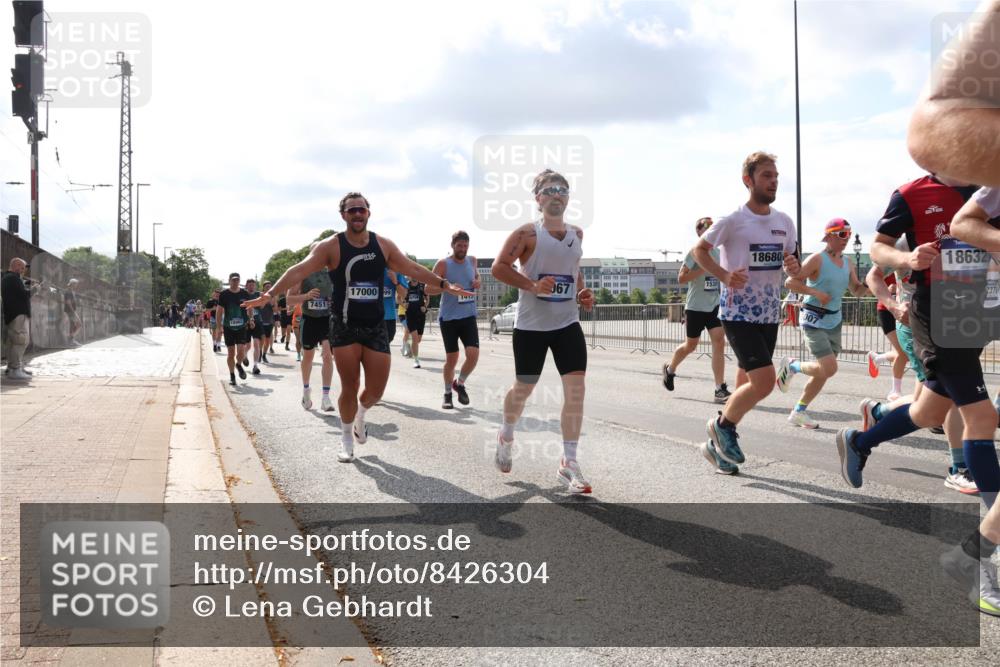29.06.2025 - hella hamburg halbmarathon Lena Gebhardt http://msf.ph/oto/8426304 29.06.2025 09:52:37 Lombardsbrücke 1530, 17000, 99, 067, 7451, 18680, 007, 18632, 1057, 1070, 1139, 1163, 1169, 1176, 1220, 1415, 1468, 1512, 1604, 1613, 1631, 1782, 2189, 2233, 3098, 3109, 3124, 3305, 3618, 3852, 4080, 4277, 4497, 4565, 4691, 4871, 4915, 4933, 5007, 5011, 5476, 5477, 5682, 6373, 6550, 6711, 7067, 7191, 7325, 7432, 7451, 7599, 7843, 7865, 7961, 8467, 8852, 9348, 9444, 9547, 10493, 10741, 10796, 11062, 11495, 11679, 11779, 11821, 12046, 12772, 13403, 13614, 13728, 14257 meine-sportfotos.de