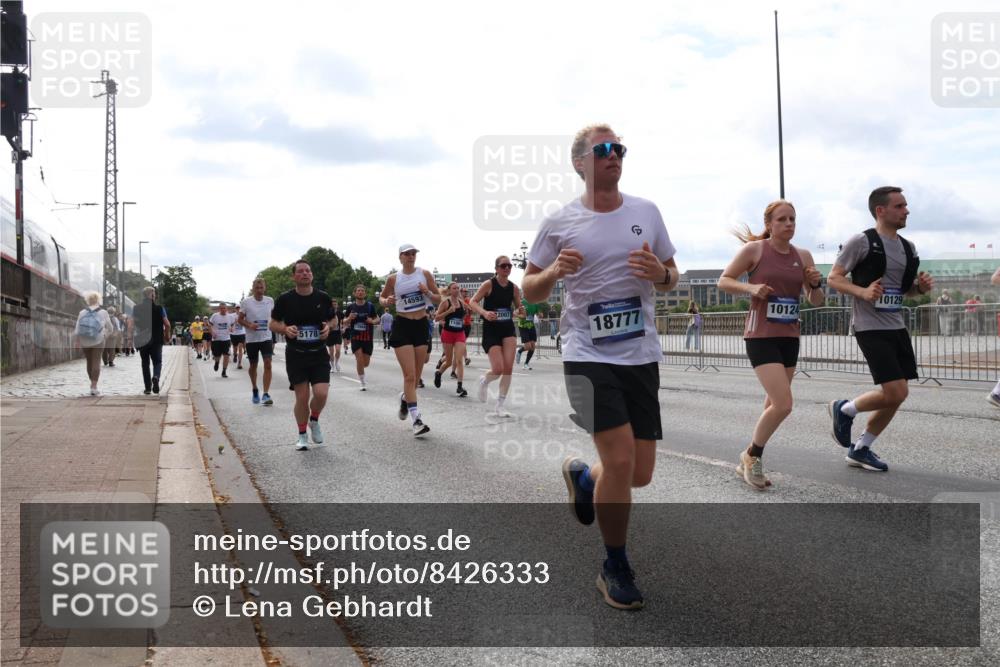 29.06.2025 - hella hamburg halbmarathon Lena Gebhardt http://msf.ph/oto/8426333 29.06.2025 10:19:23 Lombardsbrücke 5178, 14593, 110, 2007, 18777, 10124, 10129, 1145, 1332, 1534, 1708, 1718, 1755, 2017, 2096, 2311, 2357, 2441, 2589, 2795, 2802, 2812, 2895, 2993, 2995, 3026, 3105, 3118, 3446, 3631, 3678, 4108, 4110, 4562, 4570, 4718, 4722, 4845, 4979, 5034, 5035, 5080, 5098, 5123, 5178, 5323, 5429, 5449, 5849, 6194, 6249, 6444, 6477, 6482, 6542, 6736, 6939, 7143, 7252, 7836, 8537, 8575, 8761, 8778, 9252, 9270, 9272, 9652, 9756, 9757, 9856, 10037, 10039, 10124, 10129, 10540, 10816 meine-sportfotos.de