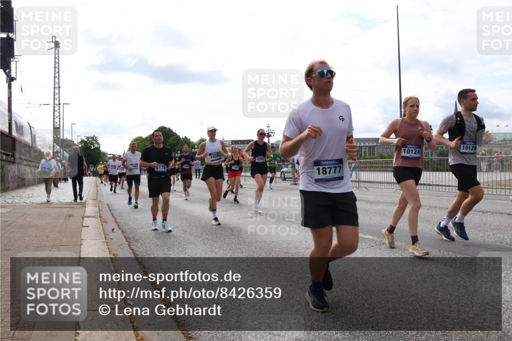29.06.2025 - hella hamburg halbmarathon Lena Gebhardt http://msf.ph/oto/8426359 29.06.2025 10:19:23 Lombardsbrücke 14593, 11061, 12007, 18777, 10129, 10124, 1145, 1332, 1534, 1708, 1718, 1755, 2017, 2096, 2311, 2357, 2441, 2589, 2795, 2802, 2812, 2895, 2993, 2995, 3026, 3105, 3118, 3446, 3631, 3678, 4108, 4110, 4562, 4570, 4718, 4722, 4845, 4979, 5034, 5035, 5080, 5098, 5123, 5178, 5323, 5429, 5449, 5849, 6194, 6249, 6444, 6477, 6482, 6542, 6736, 6939, 7143, 7252, 7836, 8537, 8575, 8761, 8778, 9252, 9270, 9272, 9652, 9756, 9757, 9856, 10037, 10039, 10124, 10129, 10540, 10816 meine-sportfotos.de