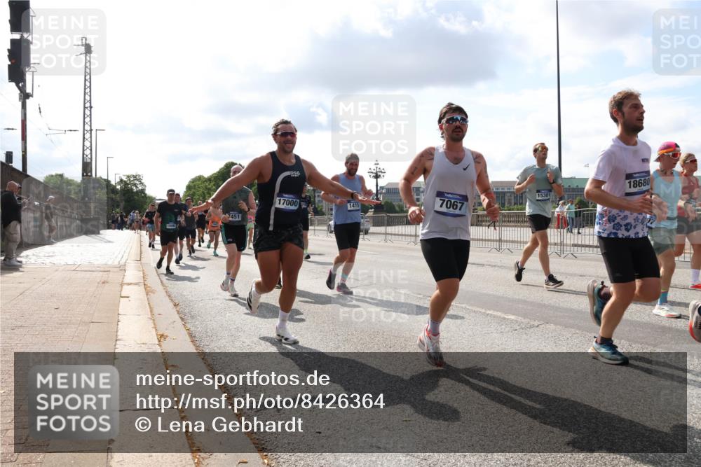 29.06.2025 - hella hamburg halbmarathon Lena Gebhardt http://msf.ph/oto/8426364 29.06.2025 09:52:38 Lombardsbrücke 3451, 17000, 18680, 15301, 1415, 7067, 1070, 1139, 1163, 1169, 1176, 1220, 1415, 1468, 1512, 1604, 1613, 1631, 1782, 2189, 2233, 3098, 3109, 3124, 3305, 3618, 3852, 4080, 4277, 4497, 4565, 4691, 4871, 4915, 4933, 5007, 5011, 5476, 5477, 5682, 6373, 6550, 6711, 7067, 7191, 7325, 7432, 7451, 7599, 7843, 7865, 7961, 8467, 8852, 9348, 9444, 9547, 10493, 10741, 10796, 11062, 11495, 11679, 11779, 11821, 12046, 12772, 13403, 13614, 13728, 14257 meine-sportfotos.de