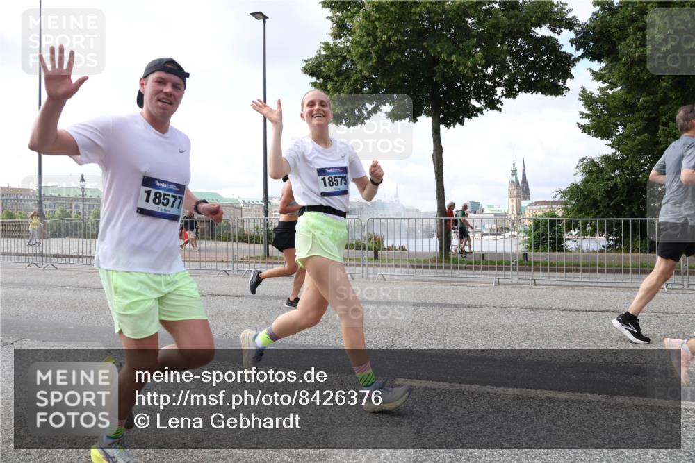29.06.2025 - hella hamburg halbmarathon Lena Gebhardt http://msf.ph/oto/8426376 29.06.2025 10:06:34 Lombardsbrücke 18577, 18575, 1245, 1766, 1993, 4542, 4666, 4868, 5431, 5807, 5951, 6314, 6572, 6664, 7138, 8290, 8960, 9361, 9560, 10214, 10297, 10736, 10781, 10886, 12371, 13475, 13481, 13863, 14369, 14607, 15113, 15145, 15229, 15377, 15462, 15537, 15858, 16692, 16933, 17059, 17174, 17239, 17746, 18042, 18343, 18381, 18575, 18577, 18652, 18828, 18910, 18913, 18966 meine-sportfotos.de