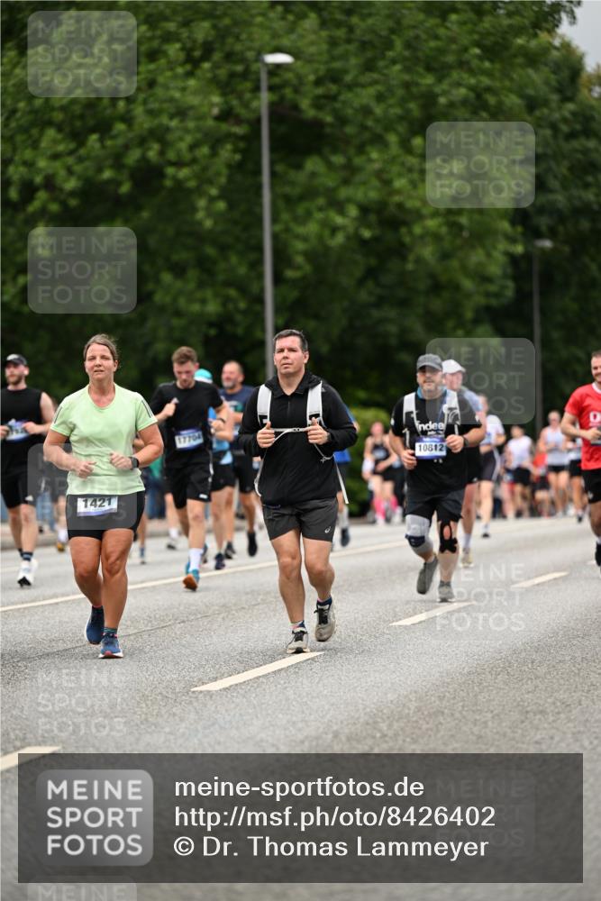 29.06.2025 - hella hamburg halbmarathon Dr. Thomas Lammeyer http://msf.ph/oto/8426402 29.06.2025 10:50:26 Kennedybrücke 1060, 1421, 1426, 1465, 1695, 1854, 1983, 2008, 2217, 2398, 2917, 2965, 4099, 4102, 4223, 4224, 5044, 5914, 6393, 6788, 6980, 7303, 7530, 7983, 10367, 10812, 11393 meine-sportfotos.de