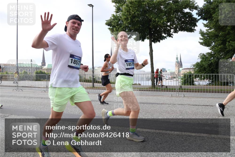 29.06.2025 - hella hamburg halbmarathon Lena Gebhardt http://msf.ph/oto/8426418 29.06.2025 10:06:34 Lombardsbrücke 18577, 18575, 1245, 1766, 1993, 4542, 4666, 4868, 5431, 5807, 5951, 6314, 6572, 6664, 7138, 8290, 8960, 9361, 9560, 10214, 10297, 10736, 10781, 10886, 12371, 13475, 13481, 13863, 14369, 14607, 15113, 15145, 15229, 15377, 15462, 15537, 15858, 16692, 16933, 17059, 17174, 17239, 17746, 18042, 18343, 18381, 18575, 18577, 18652, 18828, 18910, 18913, 18966 meine-sportfotos.de