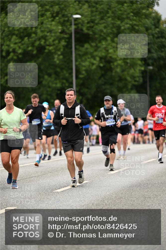 29.06.2025 - hella hamburg halbmarathon Dr. Thomas Lammeyer http://msf.ph/oto/8426425 29.06.2025 10:50:26 Kennedybrücke 1060, 1421, 1426, 1465, 1695, 1854, 1983, 2008, 2217, 2398, 2917, 2965, 4099, 4102, 4223, 4224, 5044, 5914, 6393, 6788, 6980, 7303, 7530, 7983, 10367, 10812, 11393 meine-sportfotos.de