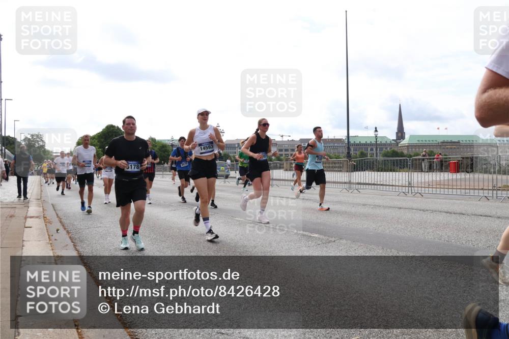 29.06.2025 - hella hamburg halbmarathon Lena Gebhardt http://msf.ph/oto/8426428 29.06.2025 10:19:24 Lombardsbrücke 0966, 11247, 5178, 8575, 14593, 1145, 1332, 1534, 1708, 1718, 1755, 2017, 2096, 2311, 2357, 2441, 2589, 2795, 2802, 2812, 2895, 2993, 2995, 3026, 3105, 3118, 3446, 3631, 3678, 4108, 4110, 4170, 4562, 4570, 4722, 4845, 4979, 5034, 5035, 5080, 5098, 5123, 5178, 5323, 5429, 5449, 5849, 6194, 6249, 6444, 6477, 6482, 6542, 6736, 6939, 7143, 7252, 7836, 8537, 8575, 8761, 8778, 9252, 9270, 9272, 9652, 9756, 9757, 9856, 10037, 10039, 10124, 10129, 10540, 10816 meine-sportfotos.de
