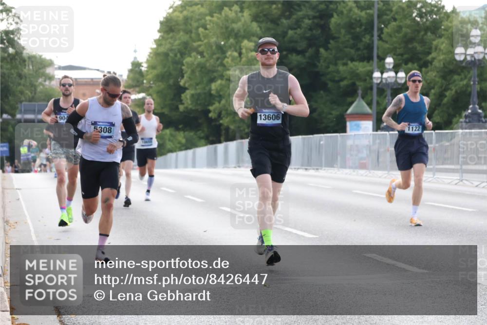 29.06.2025 - hella hamburg halbmarathon Lena Gebhardt http://msf.ph/oto/8426447 29.06.2025 09:43:58 Lombardsbrücke 904, 5308, 10659, 13606, 1122, 1122, 1953, 2075, 2180, 2203, 2483, 3189, 3379, 5308, 7231, 7793, 8318, 8376, 9047, 9804, 10222, 10351, 10655, 11150, 13383, 13606, 13941, 15023, 15136, 17040, 17893, 18763, 18832 meine-sportfotos.de