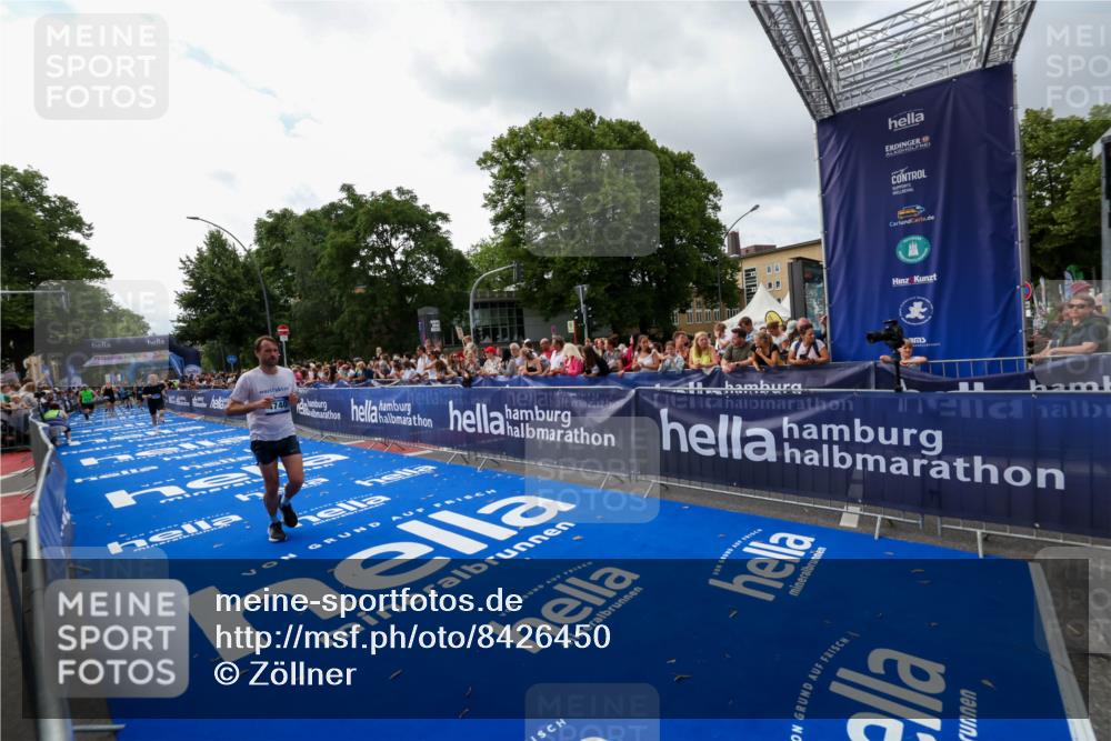 29.06.2025 - hella hamburg halbmarathon Zöllner http://msf.ph/oto/8426450 29.06.2025 10:35:18 Ziel 4740, 7867, 12514, 13798, 14789, 15415, 15773 meine-sportfotos.de