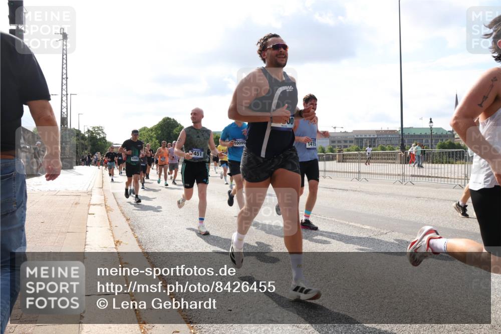 29.06.2025 - hella hamburg halbmarathon Lena Gebhardt http://msf.ph/oto/8426455 29.06.2025 09:52:38 Lombardsbrücke 18982, 7451, 10099, 1415, 1070, 1139, 1163, 1169, 1176, 1220, 1415, 1468, 1512, 1604, 1613, 1631, 1782, 2189, 2233, 3098, 3109, 3124, 3305, 3618, 3852, 4080, 4277, 4497, 4565, 4691, 4871, 4915, 4933, 5007, 5011, 5476, 5477, 5682, 6373, 6550, 6711, 7067, 7191, 7325, 7432, 7451, 7599, 7843, 7865, 7961, 8467, 8852, 9348, 9444, 9547, 10493, 10741, 10796, 11062, 11495, 11679, 11779, 11821, 12046, 12772, 13403, 13614, 13728, 14257 meine-sportfotos.de