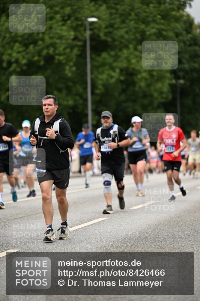 29.06.2025 - hella hamburg halbmarathon Dr. Thomas Lammeyer http://msf.ph/oto/8426466 29.06.2025 10:50:27 Kennedybrücke 1060, 1421, 1426, 1465, 1695, 1854, 1983, 2008, 2217, 2398, 2917, 2965, 4099, 4102, 4223, 4224, 5044, 5914, 6124, 6161, 6393, 6788, 6980, 7303, 7530, 7983, 10367, 10812, 11393 meine-sportfotos.de