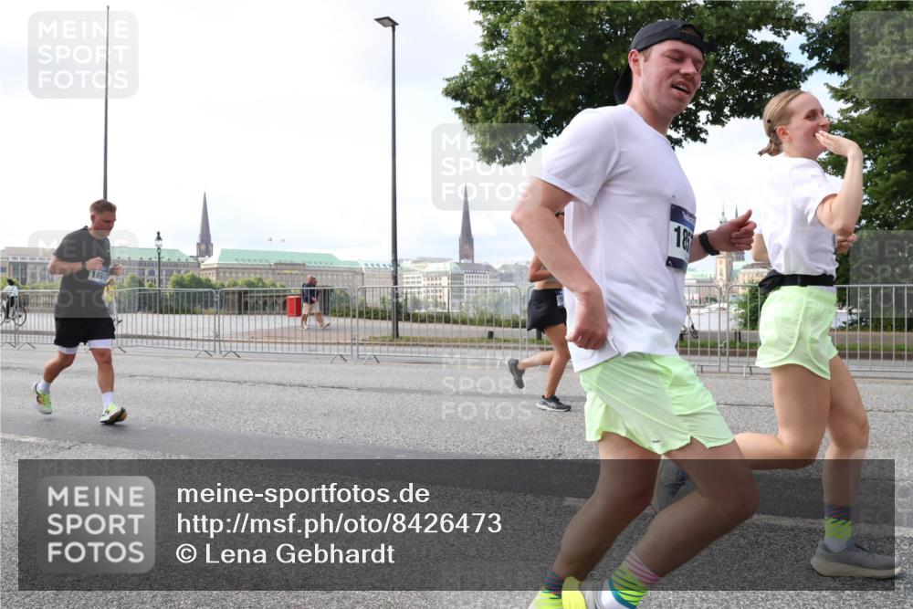 29.06.2025 - hella hamburg halbmarathon Lena Gebhardt http://msf.ph/oto/8426473 29.06.2025 10:06:34 Lombardsbrücke 18910, 18, 1245, 1766, 1993, 4542, 4666, 4868, 5431, 5807, 5951, 6314, 6572, 6664, 7138, 8290, 8960, 9361, 9560, 10214, 10297, 10736, 10781, 10886, 12371, 13475, 13481, 13863, 14369, 14607, 15113, 15145, 15229, 15377, 15462, 15537, 15858, 16692, 16933, 17059, 17174, 17239, 17746, 18042, 18343, 18381, 18575, 18577, 18652, 18828, 18910, 18913, 18966 meine-sportfotos.de