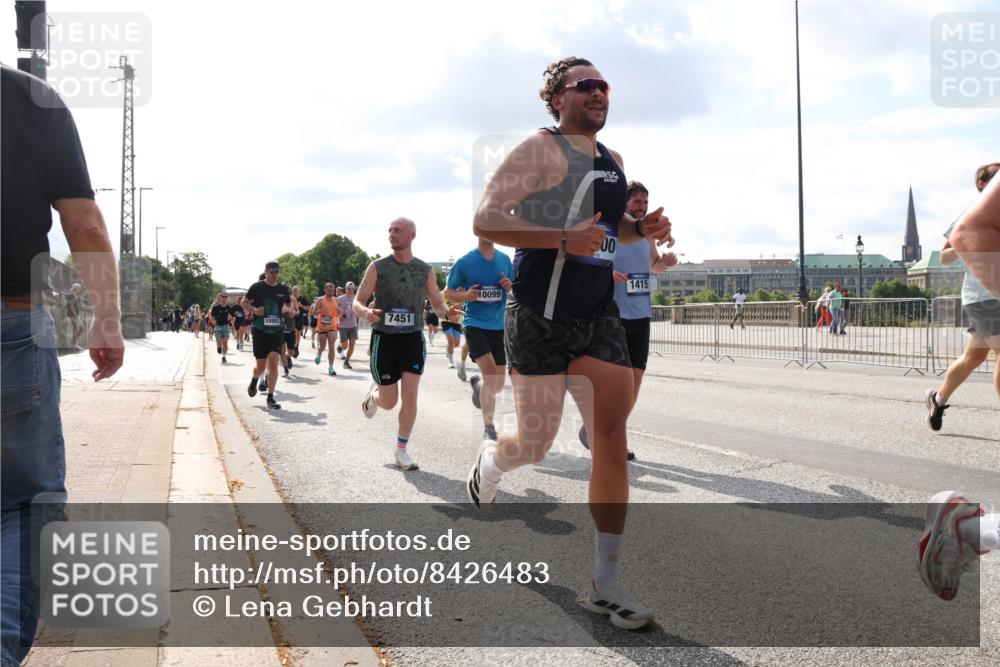 29.06.2025 - hella hamburg halbmarathon Lena Gebhardt http://msf.ph/oto/8426483 29.06.2025 09:52:38 Lombardsbrücke 7451, 18982, 10099, 00, 1415, 1070, 1139, 1163, 1169, 1176, 1220, 1415, 1468, 1512, 1604, 1613, 1631, 1782, 2189, 2233, 3098, 3109, 3124, 3305, 3618, 3852, 4080, 4277, 4497, 4565, 4691, 4871, 4915, 4933, 5007, 5011, 5476, 5477, 5682, 6373, 6550, 6711, 7067, 7191, 7325, 7432, 7451, 7599, 7843, 7865, 7961, 8467, 8852, 9348, 9444, 9547, 10493, 10741, 10796, 11062, 11495, 11679, 11779, 11821, 12046, 12772, 13403, 13614, 13728, 14257 meine-sportfotos.de
