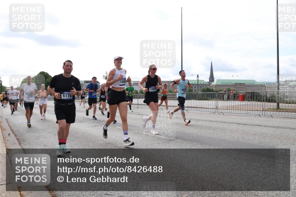 29.06.2025 - hella hamburg halbmarathon Lena Gebhardt http://msf.ph/oto/8426488 29.06.2025 10:19:24 Lombardsbrücke 10966, 11247, 5178, 8575, 2812, 1459, 12007, 1145, 1332, 1534, 1708, 1718, 1755, 2017, 2096, 2311, 2357, 2441, 2589, 2795, 2802, 2812, 2895, 2993, 2995, 3026, 3105, 3118, 3446, 3631, 3678, 4108, 4110, 4170, 4562, 4570, 4722, 4845, 4979, 5034, 5035, 5080, 5098, 5123, 5178, 5323, 5429, 5449, 5849, 6194, 6249, 6444, 6477, 6482, 6542, 6736, 6939, 7143, 7252, 7836, 8537, 8575, 8761, 8778, 9252, 9270, 9272, 9652, 9756, 9757, 9856, 10037, 10039, 10124, 10129, 10540, 10816 meine-sportfotos.de