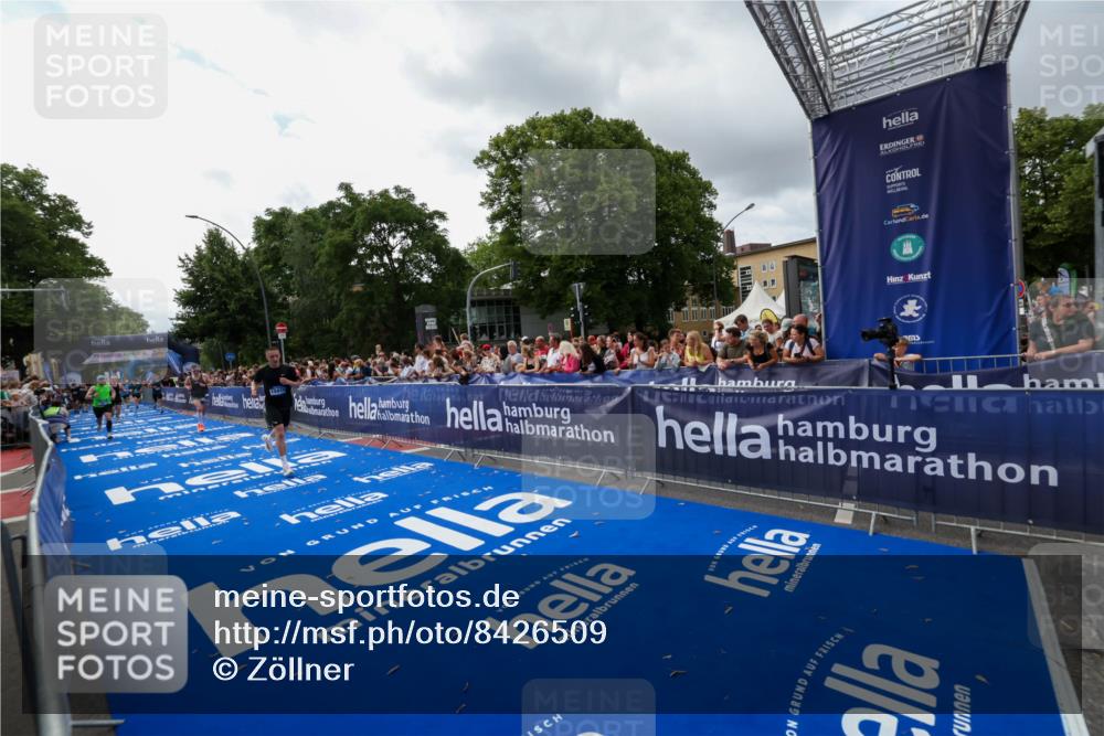 29.06.2025 - hella hamburg halbmarathon Zöllner http://msf.ph/oto/8426509 29.06.2025 10:35:20 Ziel 4944, 7867, 12514, 13798, 14789, 15415, 15773 meine-sportfotos.de